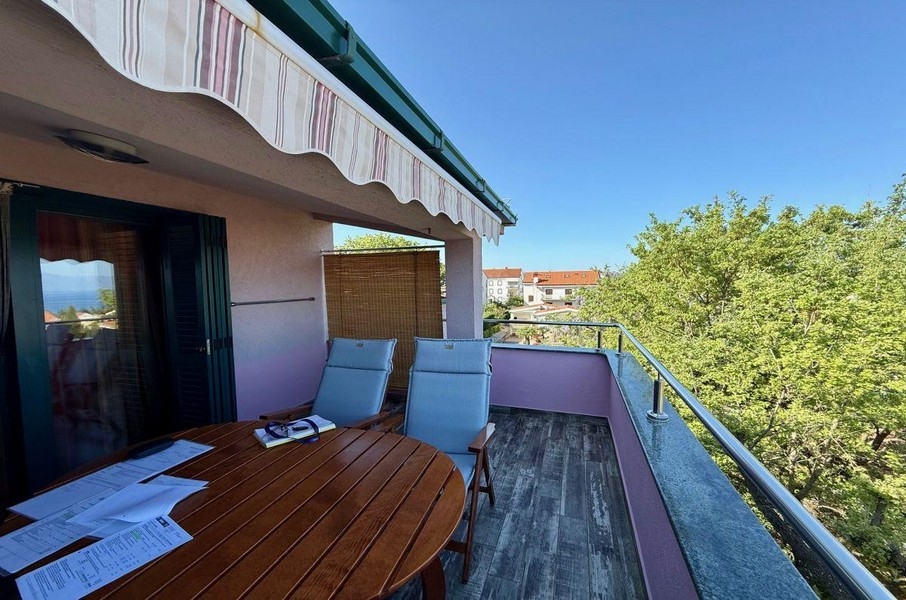 Balkon nieruchomości A3948 na Krk w Chorwacji.