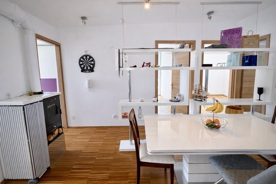 Otwarty salon i jadalnia mieszkania w Splicie