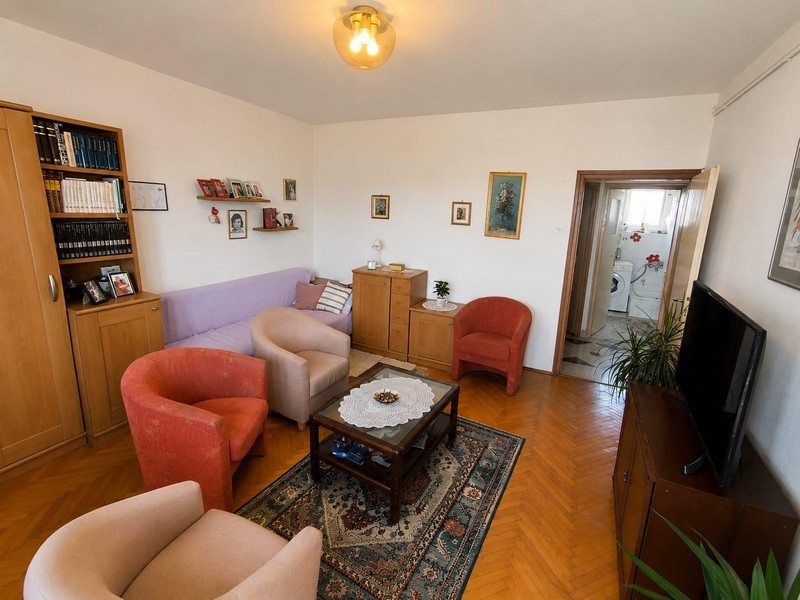 Jasny salon w mieszkaniu w Chorwacji