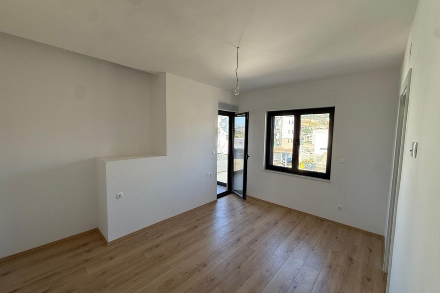 Sypialnia z wyjściem na balkon