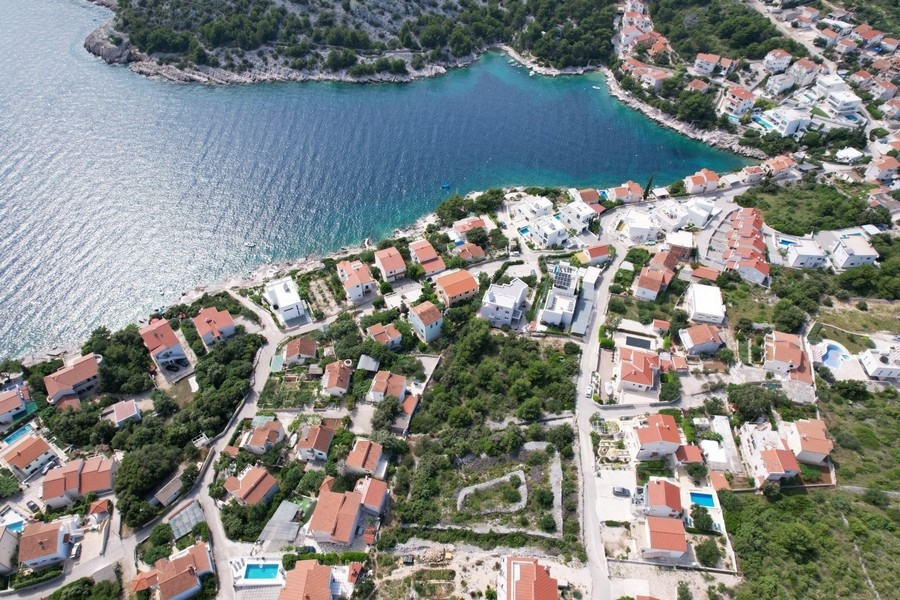 Widok z lotu ptaka na zatokę Rogoznica w Chorwacji