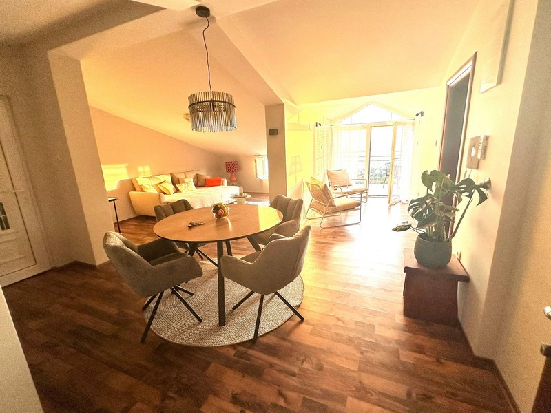 Otwarta część dzienna z wyjściem na balkon