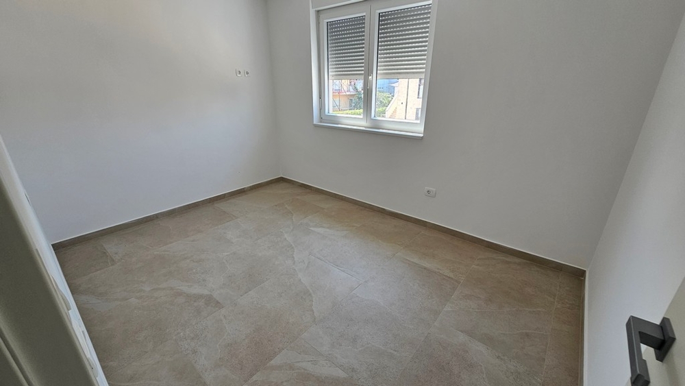 Pokój z oknem w nowym Penthouse Vabriga