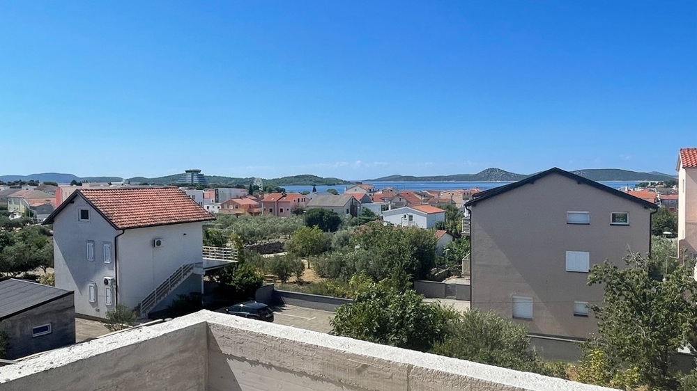 Widok z nowego budynku na Vodice w kierunku morza