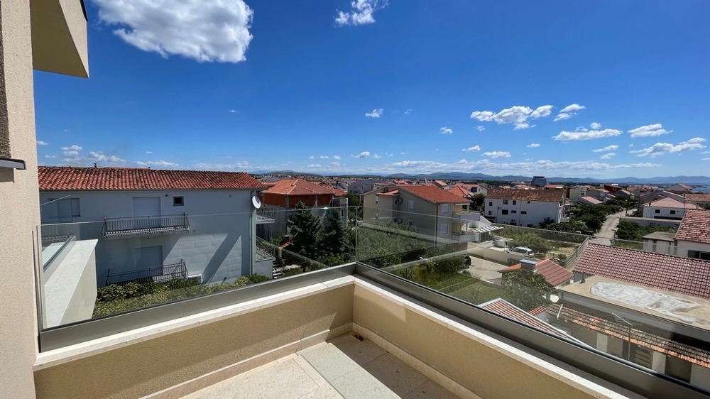 Widok z tarasu penthouse'u na dachy Vodic