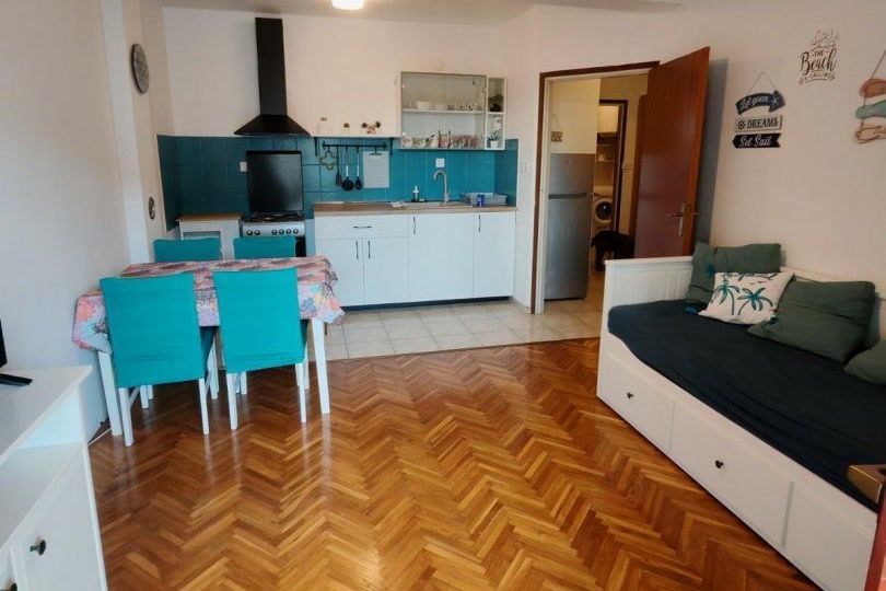 Kuchnia i salon w mieszkaniu A4115 w Novi Vinodolski
