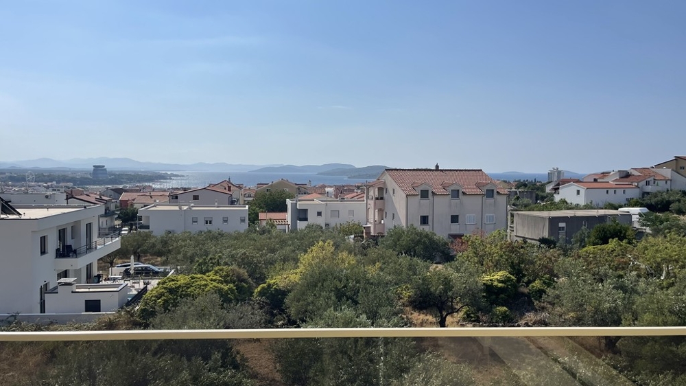 Taras z widokiem na morze, apartament w Vodicach