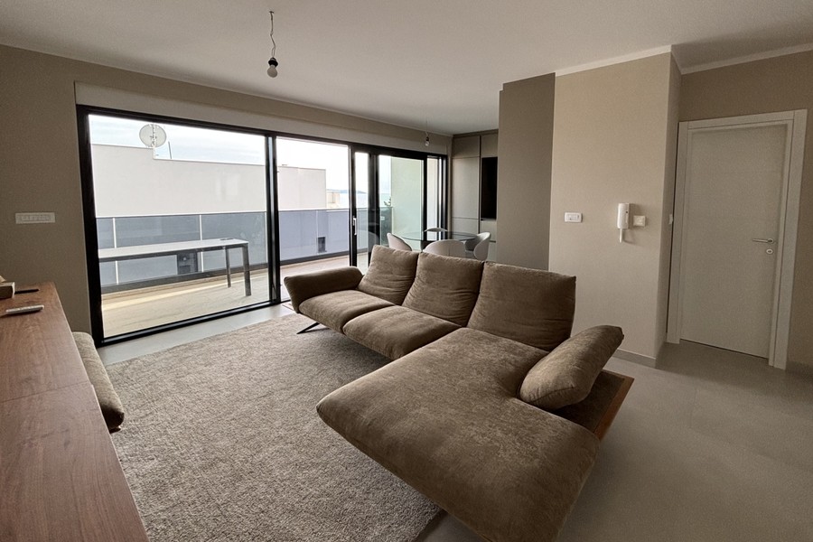 Pokój dzienny penthouse'u z częścią wypoczynkową