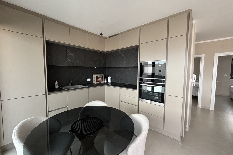 Kuchnia z jadalnią w apartamencie na Ciovo