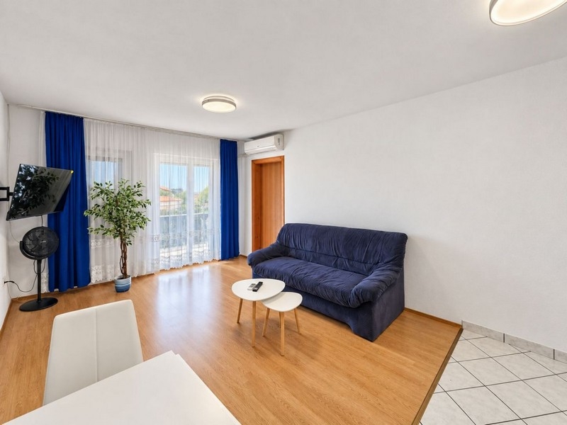 Jasny salon z wyjściem na taras