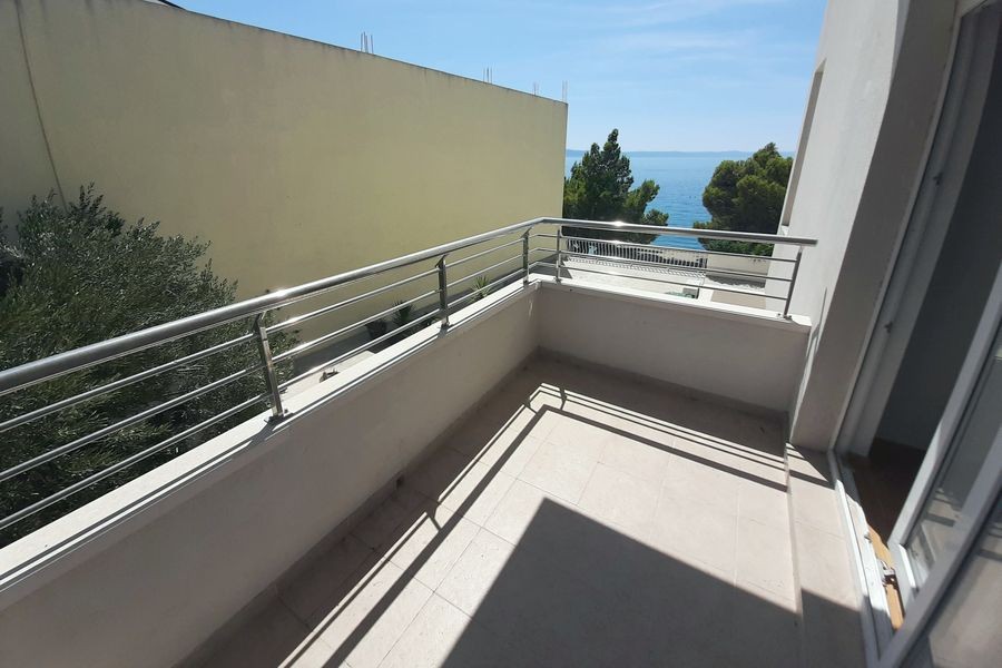 Drugi taras z balustradą ze stali nierdzewnej
