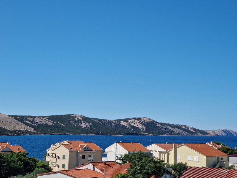 Wejście do budynku i widok zewnętrzny nowego budynku