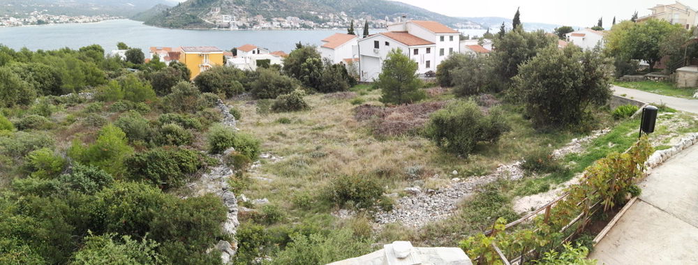 Na sprzedaż działka budowlana blisko morza w Rogoznicy w Dalmacji
