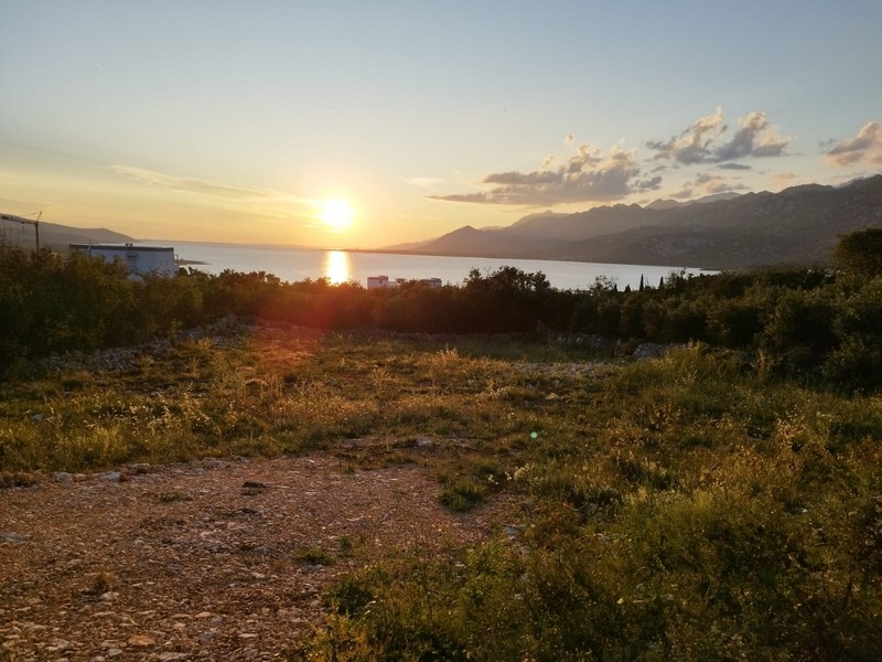 Zachód słońca z nieruchomości G462, która jest na sprzedaż.