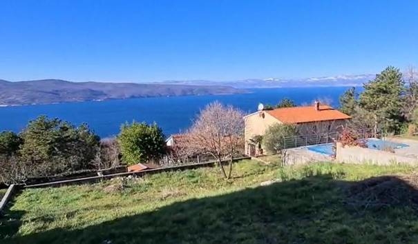 Sprzedam działkę budowlaną na wschodnim wybrzeżu Istrii.