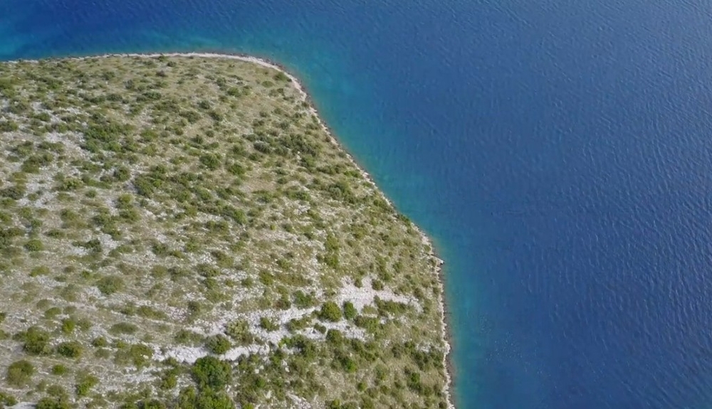Sprzedam ziemię rolną nad morzem na wyspie Zut.