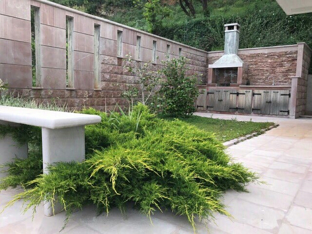 Na sprzedaż zewnętrzna część willi z widokiem na morze w Czarnogórze.