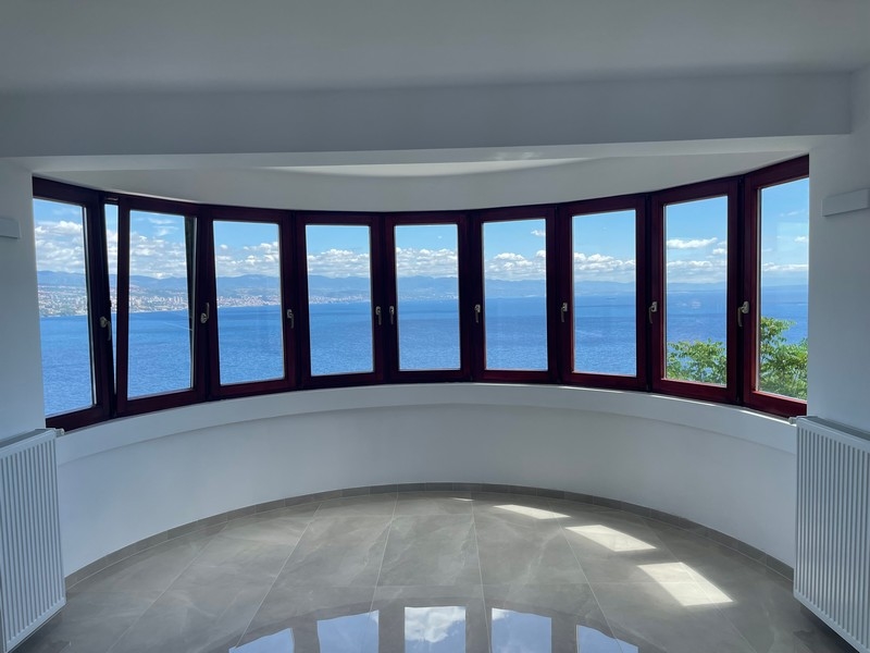 Wysokiej jakości meble w salonie w Chorwacji.