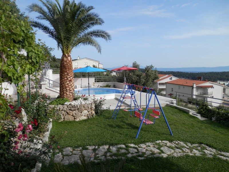 Dom z ogrodem i widokiem na morze na sprzedaż w Makarskiej, Chorwacja.