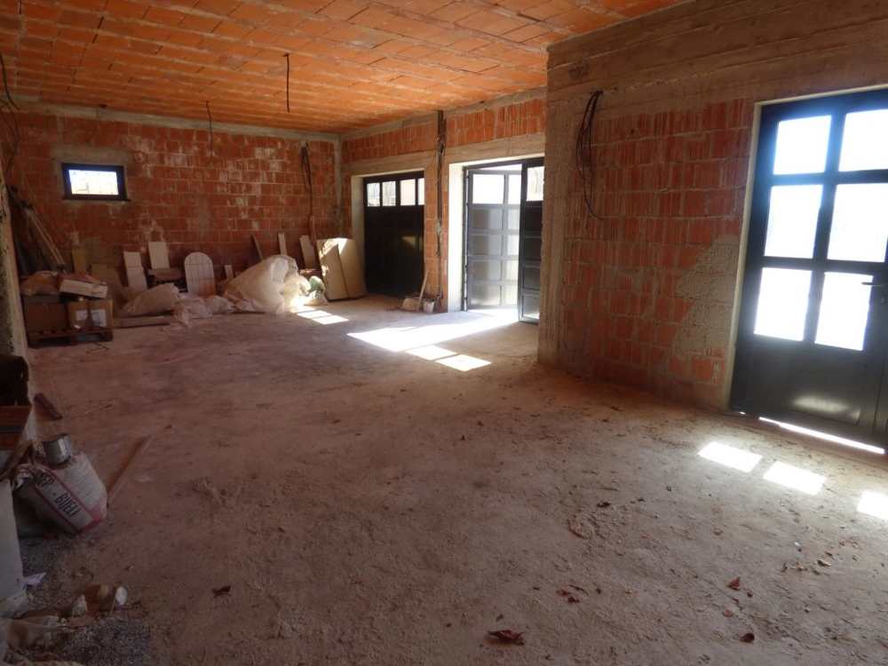 Parter / garaże w stanie deweloperskim.