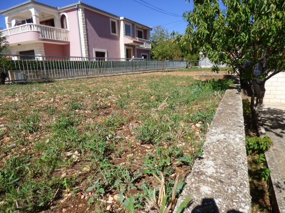 Ogród na posesji H1238 w Chorwacji.