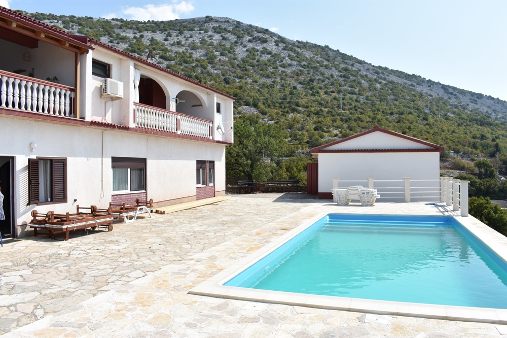 Dom na sprzedaż z panoramicznym widokiem na morze w Chorwacji, region Karlobag, Zatoka Kvarner.