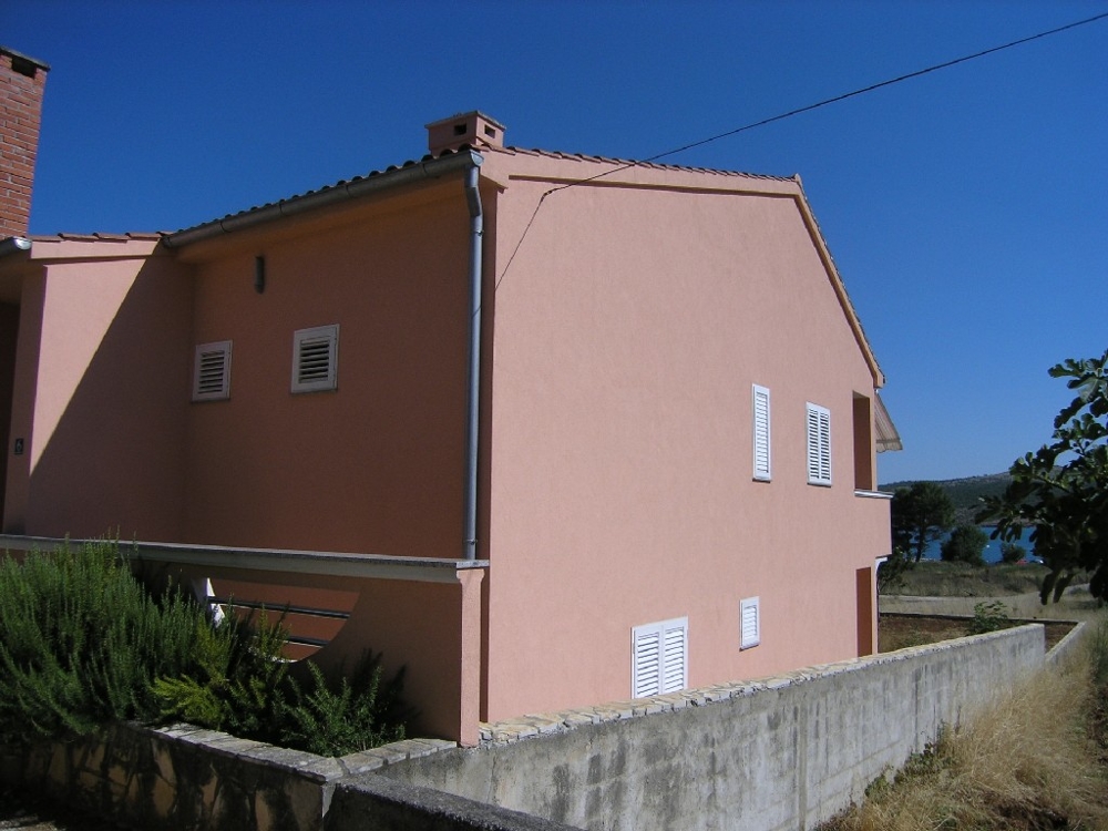 Dom blisko morza - H1260 Tyłem z widokiem na morze.