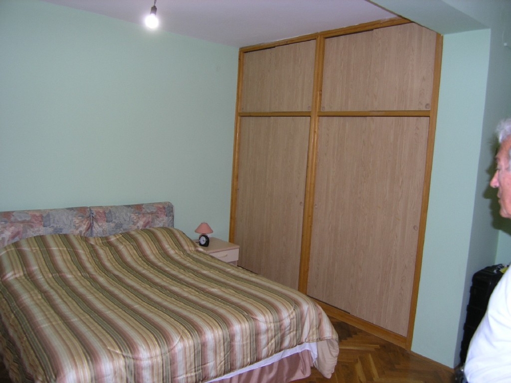 Jedna z dwóch sypialni na piętrze.