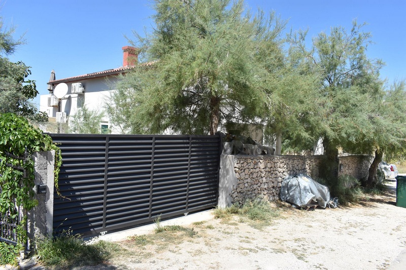 Mieszkanie z sypialnią na poddaszu domu H1267 w Chorwacji.