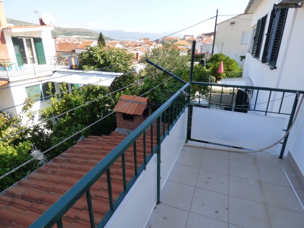 Widok z balkonu na piętrze.