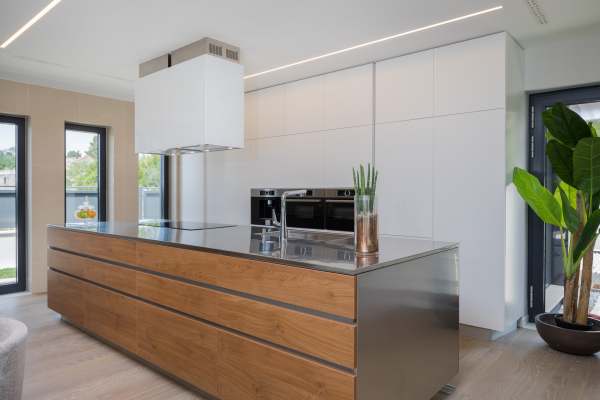 Otwarty blok kuchenny z H1382 w Zadarze