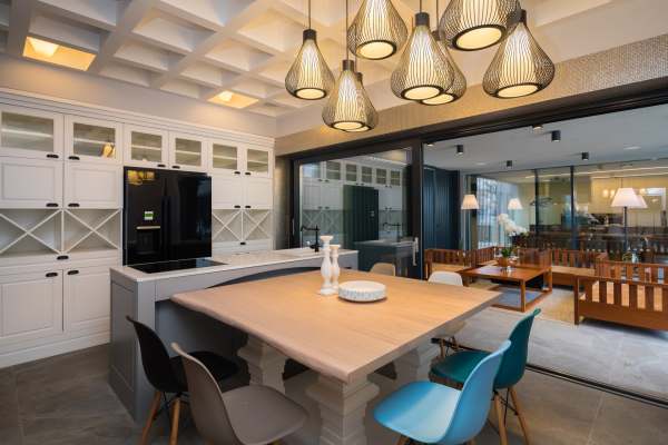 Kuchnia z jadalnią i wyjściem na taras