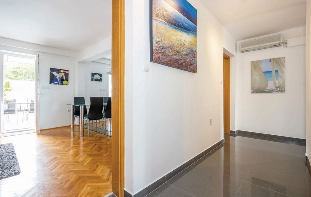 Nowoczesne wnętrze nieruchomości A1424 w Crikvenicy w Chorwacji.