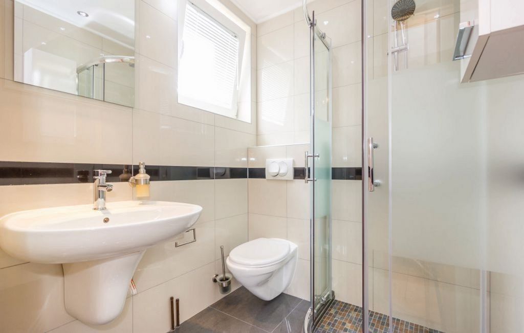 Łazienka w obiekcie H1424, Chorwacja.