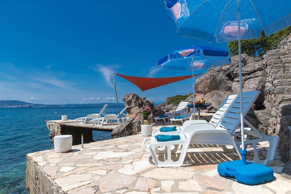 Widok na przystań dla łodzi w zatoce Kvarner