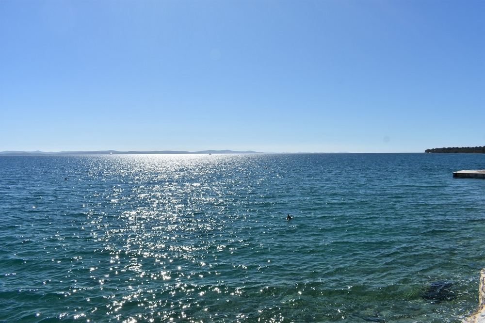 Łazienka w nieruchomości z wanną i toaletą