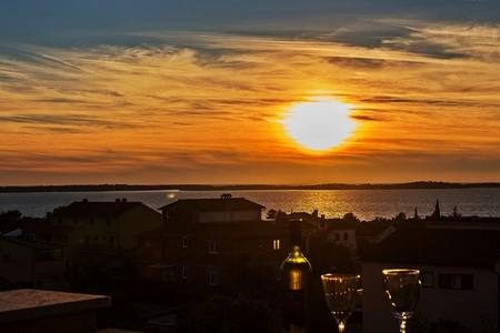 Widok z balkonu na okolicę i morze w rejonie Puli.