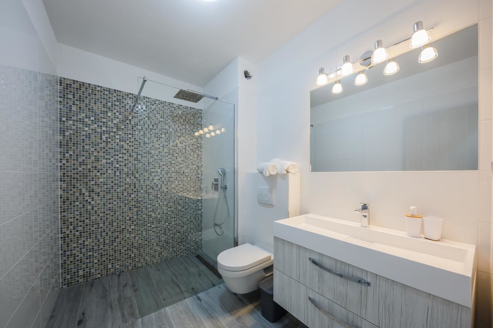 Nowoczesna łazienka w Villi H1658, Panorama Harcerska.