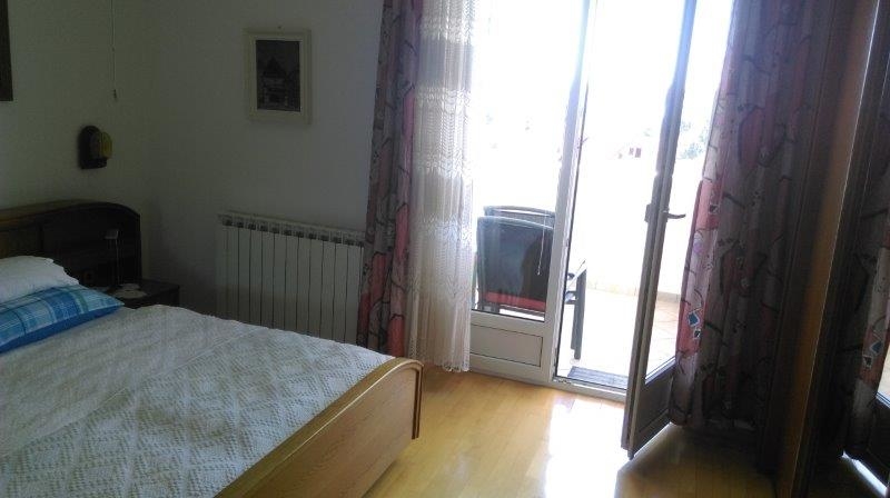 Sypialnia z wyjściem na taras nieruchomości H1678, Istria.