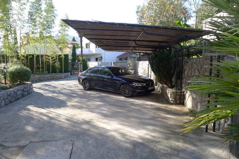 Zadaszone miejsca parkingowe Villa H1679 w regionie Opatija, Zatoka Kvarner