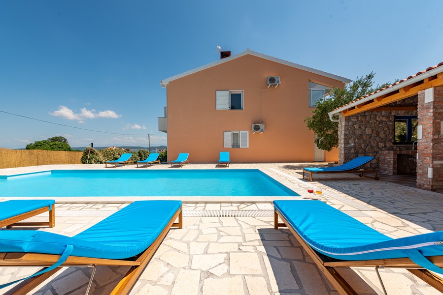 Fantastyczny ogród z basenem