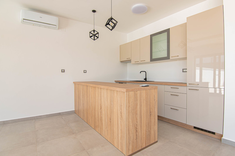 Nowoczesna kuchnia z klimatyzacją - Dom H1775, Vodice, Chorwacja.