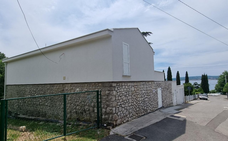 Tył nieruchomości H1782, Crikvenica, Chorwacja.