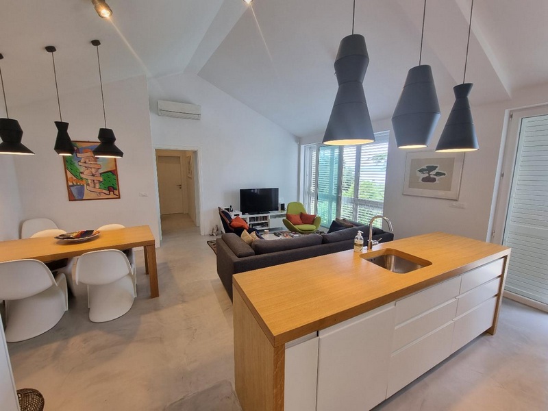 Pokój dzienny i jadalnia nieruchomości H1781 w Crikvenicy w Chorwacji - Panorama Scouting.