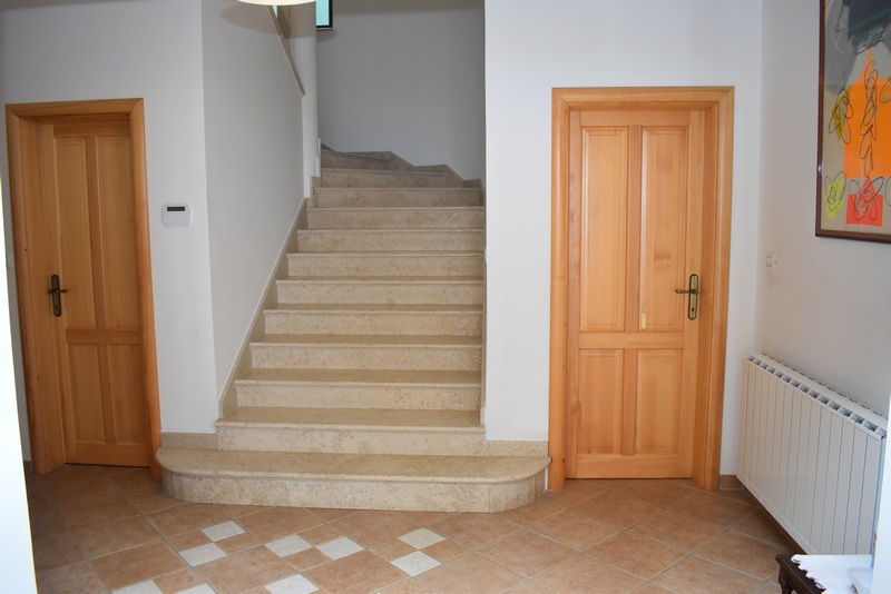 Schody na parterze domu.