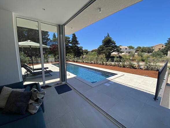 Taras z basenem - Willa H1809, na sprzedaż na wyspie Ugljan w Chorwacji - Panorama Scouting.