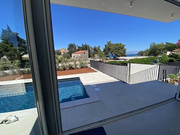 Widok na taras i basen - Obiekt H1809, Chorwacja - Panorama Scouting.