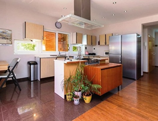 Kuchnia w nieruchomości H1888, wyspa Ugljan, Chorwacja.