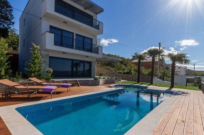 Basen Villa H1889, region Novi Vinodolski, Chorwacja - Panorama harcerska.