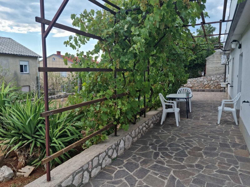 Taras zewnętrzny posesji H1890, Novi Vinodolski.